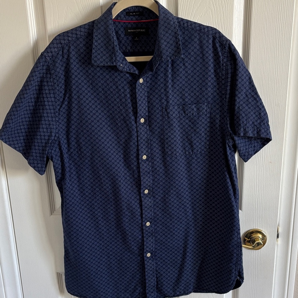 Banana Republic Men's Navy Short-Sleeve Button-Up with Micro Geometric Print